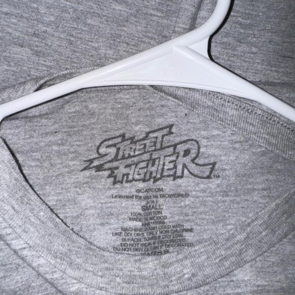 Street Fighter Gray Ryu vs Ken Graphic Tee Size Small - Picture 4 of 4